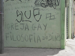 Igreja sofreu pichações com teor homofóbico em Fortaleza