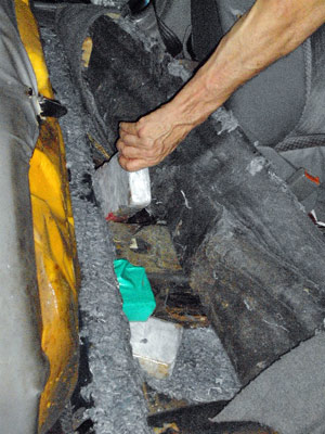 20 quilos de crack estavam escondidos sob banco de veículo em SC