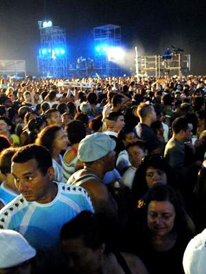 Público lota Copacabana à espera de show de Roberto Carlos (Alexandre Durão/G1)