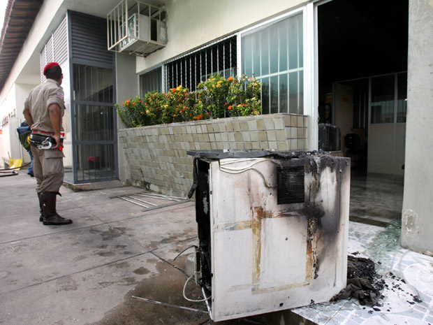Incêndio atinge agência dos Correios na Bahia