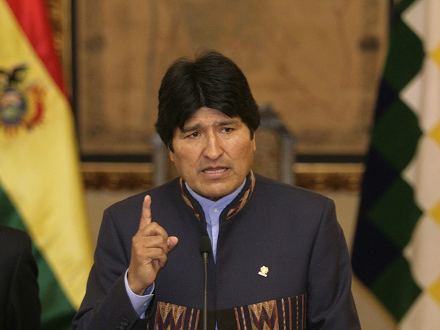 O presidente da Bolívia, Evo Morales, fala na noite desta sexta-feira (31). (Foto: AP)