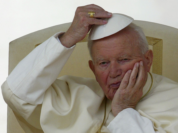 O papa João Paulo II em audiência no Vaticano em 30 de abril de 2003. (Foto: Reuters)