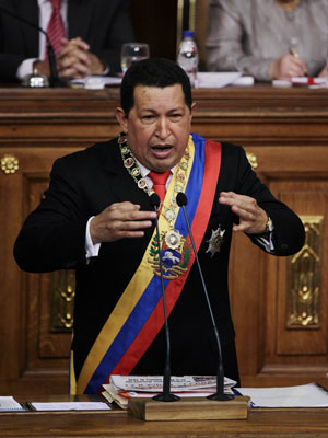 Presidente venezuelano, Hugo Chávez, apresentou seu relatório anual no plenário (Foto: Ariana Cubillos/AP)