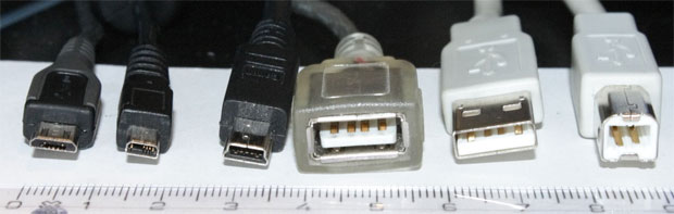Objetivo do USB é permitir que dispositivos de variados tipos sejam conectados ao PC.
