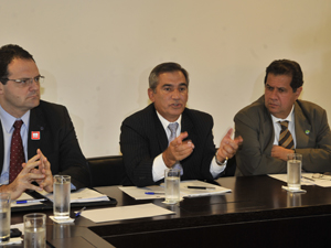 O ministro da Secretaria-Geral da Presidência da República, Gilberto Carvalho, recebe representantes de seis centrais sindicais 