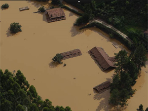Área inundada em Nova Friburgo (Foto: Felipe Dana/AP)