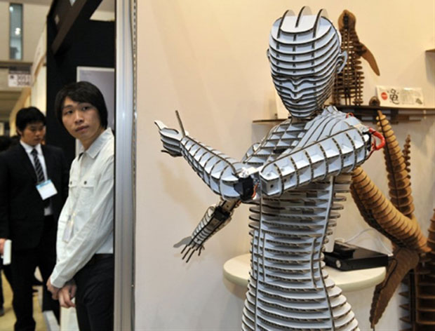 Robô manequim (Foto: Yoshikazu Tsuno/AFP)