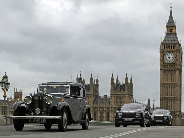 Carreta passou por pontos famosos de Londres, como o Big Ben (Foto: Reuters)