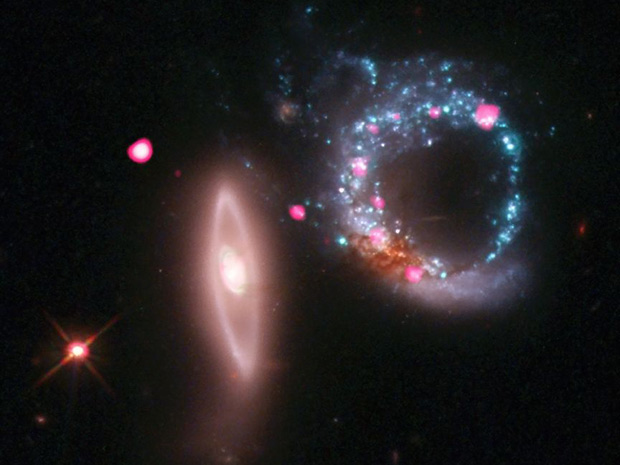 Galáxias anéis 2 (Foto: X-ray: NASA/CXC/MIT/S.Rappaport et al, Optical: NASA/STScI)