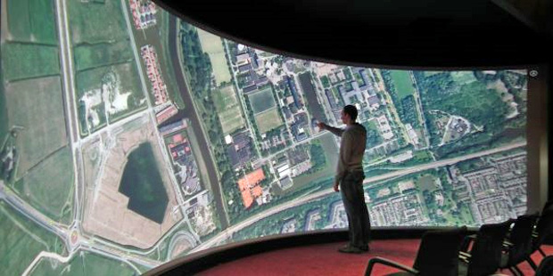 Tela gigante, também chamada de Mega Reality (Foto: Reprodução/Universidade de Groningen)