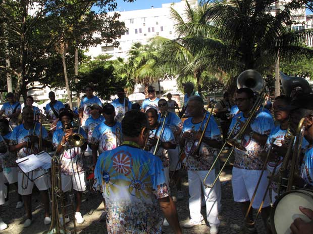 Banda de Ipanema se concentra para primeiro ensaio do bloco no carnaval de 2011. É o 47ª ano da Banda.  (Foto: Liana Leite/G1)