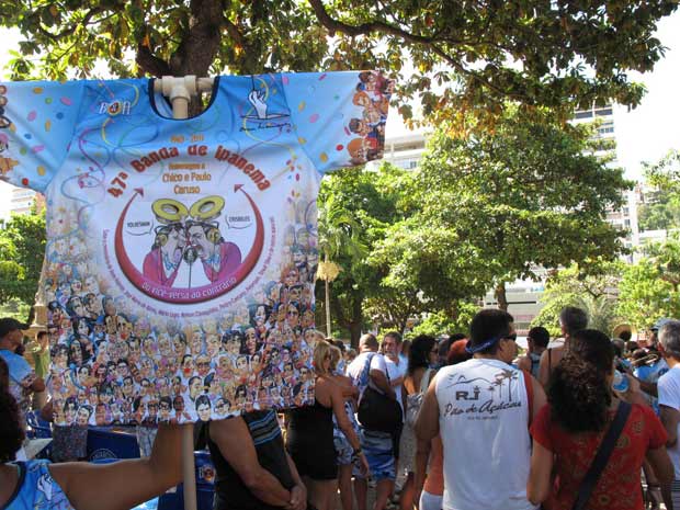 Foliões começam a chegar para ensaio da Banda de Ipanema, nesta sábado (12). Segundo organizadores, são esperadas cerca de 500 pessoas.  (Foto: Liana Leite/G1)