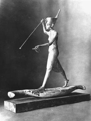 Imagem divulgada pelo Museu de Antiguidades Egípcias de estátua de Tutankamon, uma das peças roubadas, segundo o diretor (Foto: AFP)