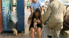 Mulher dá à luz na rua e bebê
cai no chão (Reprodução/TV Globo)