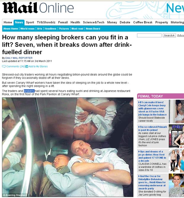 Após elevador quebrar, grupo dormiu juntinho no equipamento.  (Foto: Reprodução/Daily Mail)