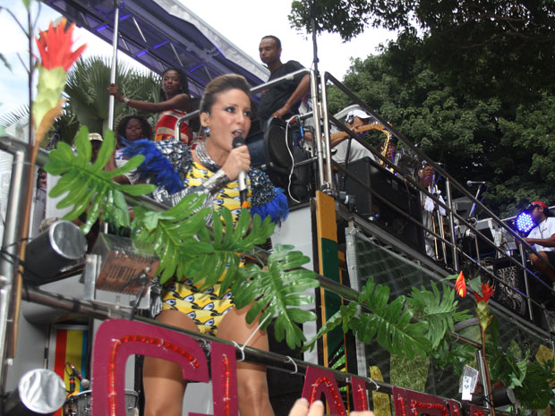 Claudia Leitte começa carnaval em Salvador vestida de Tucano (Foto: Edgar de Souza/G1)