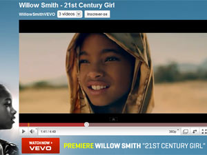 Willow Smith, em cena do clipe '21st century girl' (Foto: Reprodução/YouTube)