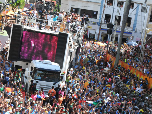 Ivete Sangalo desfila no quinto dia do carnaval (Foto: Eduardo Freire/G1)
