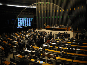 Deputados durante votação no plenário da Câmara em fevereiro (Foto: Fábio Pozzebom / Agência Brasil)