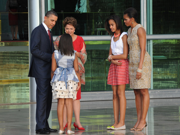 Obama, a mulher e as filhas são recebidos pela presidente Dilma no Palácio do Planalto (Foto: Marcello Casal Jr./Agência Brasil)