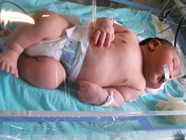 Bebê Gustavo nasceu com 6,7 quilos em hospital de Salvador (Foto: Arquivo pessoal)