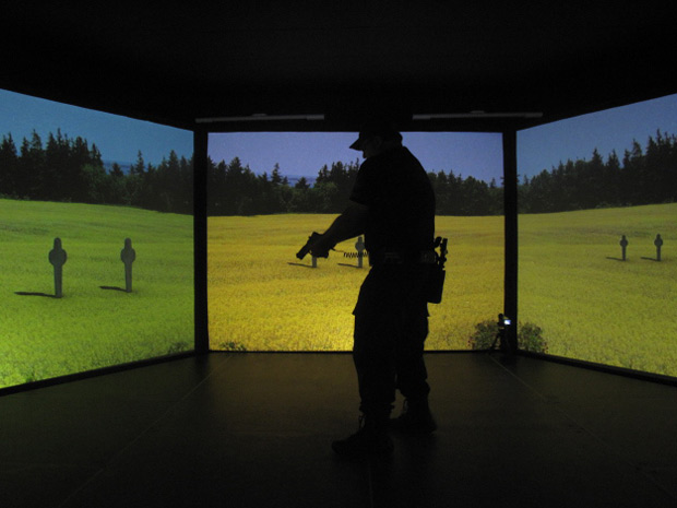 Simulador vai auxiliar no treinamento de policiais civis e militares (Foto: Thamine Leta/G1)