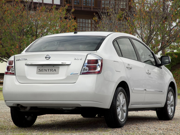 Nissan Sentra tem opção de câmbio automático CVT (Foto: Divulgação)