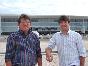 Irmãos empresários do Ceará no velório de José Alencar (Foto: Mariana Oliveira/G1)