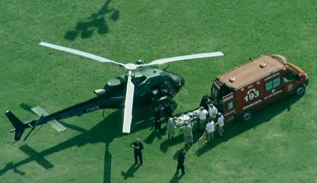 Helicóptero é usado no resgate das vítimas (Reprodução/Globo News)