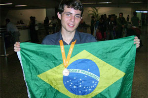 Luis Henrique Pimentel Bennaton Usier, que foi premiado com medalha em olimpíada internacional de biologia na Coréia do Sul em 2010 (Foto: Arquivo pessoal)