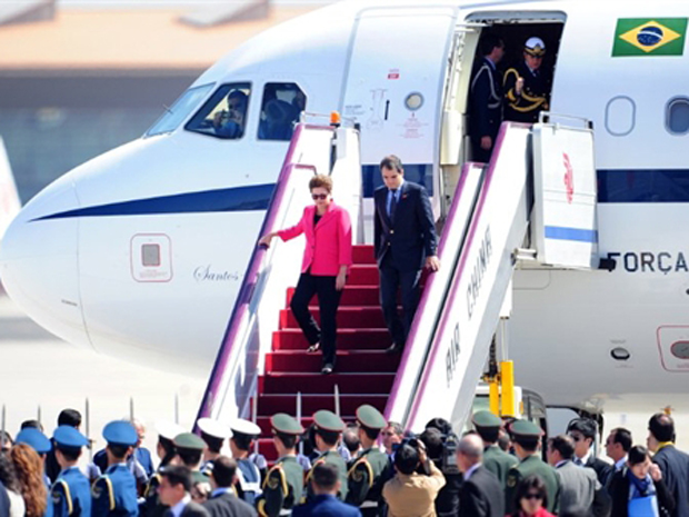 Dilma Rousseff chega a Pequim.  (Foto: AFP)