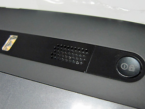 Botão de ligar fica na parte traseira no tablet Xoom, da Motorola (Foto: Gabriel dos Anjos/G1)