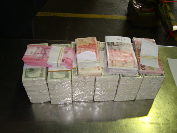 Dinheiro apreendido em aeroporto de Belém (Foto: Divulgação/Receita Federal)