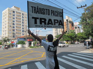 Projeto é conhecido como TRAPA - Trânsito Pacífico - e é voluntário (Foto: Clara Velasco/ G1)