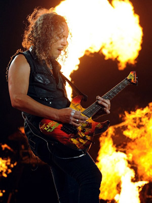 O guitarrista Kirk Hammet, do Metallica, durante apresentação do Big 4 em Índio, na Califórnia (Foto: Kevin Winter/Getty Images/AFP)