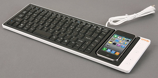 O teclado da Wow-Keys, da Omnio, oferece uma base para iPhone que permite, ao mesmo tempo, usá-lo como touchpad e carregar sua bateria. O usuário pode optar por usar o teclado físico ou o virtual durante o uso do computador, seja ele um PC ou um Mac. Seu preço sugerido é de US$ 100. (Foto: Reprodução/Mashable)