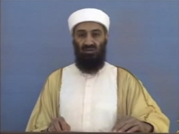 Imagem divulgada neste sábado (7) mostra Osama bin Laden em novo vídeo, apreendido em sua casa na operação que o matou no Paquistão (Foto: AP)