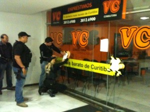 Operação cumpriu seis mandados de prisão contra empresa de consultoria. (Foto: Adriano Gomes / RPC TV)