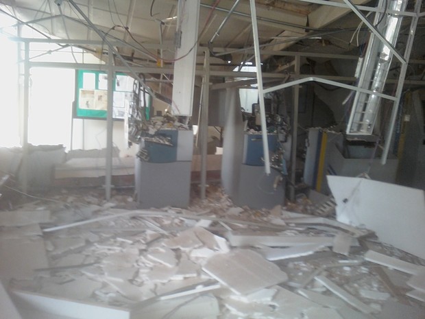 Explosão em banco (Foto: José Roberto de Jesus/VC no G1)