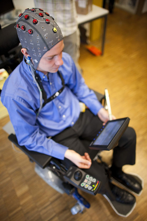 Cadeira de rodas controlada pelo cérebro - FET Future and Emerging Technologies (Foto: Valentin Flauraud/Reuters)