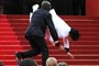 Homem invade tapete vermelho no festival (AFP)