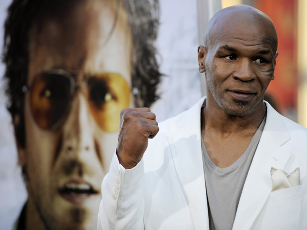 O boxeador aposentado Mike Tyson participa do lançamento do longa 'Se beber, não case! 2', em Los Angeles, nesta quinta-feira (19). Tyson é parte do elenco da nova comédia dirigida por Todd Phillips. (Foto: AP)