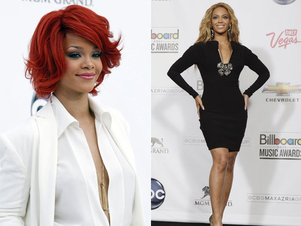 As cantoras Rihanna e Beyoncé durante entrega do Billboard Awards (Foto: Reuters)