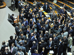 Deputados no plenário durante votação do Código Florestal (Foto: Rodolfo Stuckert / Agência Câmara)