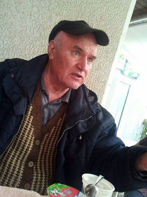 Imagem de 26 de maio mostra Ratko Mladic no dia em que foi preso na Sérvia (Foto: Reuters)