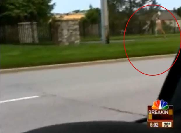 Homem foi filmado correndo nu em Overland Park. (Foto: Reprodução)
