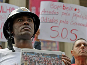 Manifestação Bombeiros (Foto: Marcos de Paula / Agência Estado)