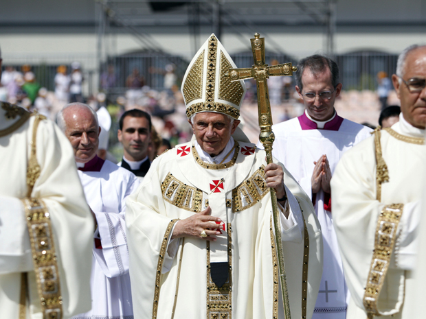 O Papa Bento XVI visita San Marino neste domingo (19) (Foto: AP/Marco Vasini)