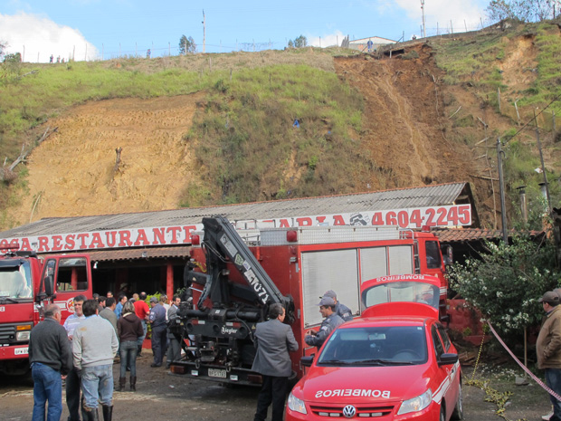 Desabamento atinge restaurante em Mairiporã (Foto: Letícia Macedo/G1)