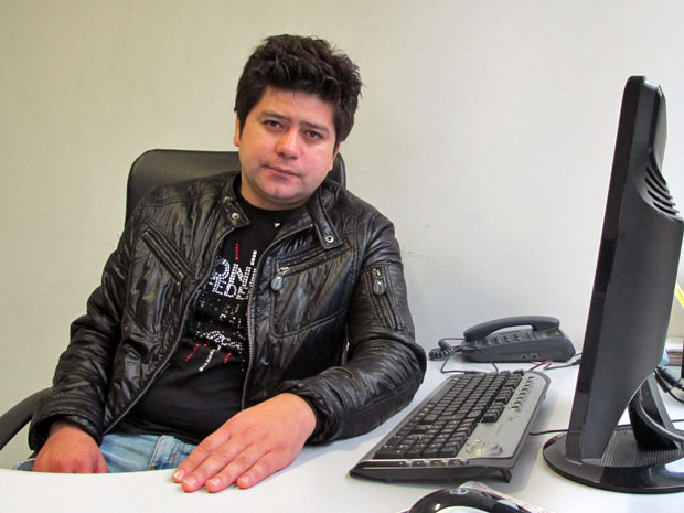 O cantor Rangel, durante entrevista no escritório da empresária, na Zona Oeste de São Paulo (Foto: Claudia Silveira/G1)